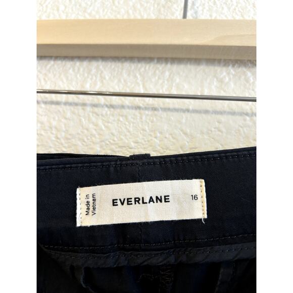 Everlane The Pleated Wide-Leg Chino in Black 16 - Picture 7 of 10